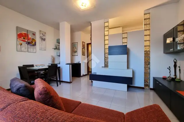 2-room flat in Via Garibaldi 10, Carugate - Photo 1