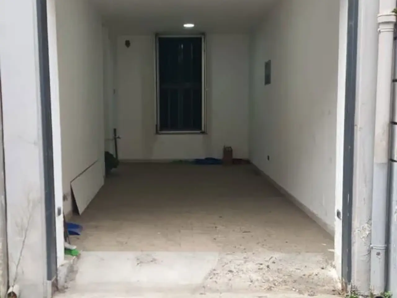 Parcheggio chiuso in Via San Giacomo dei Capri 91, Napoli, {3} - Foto 2