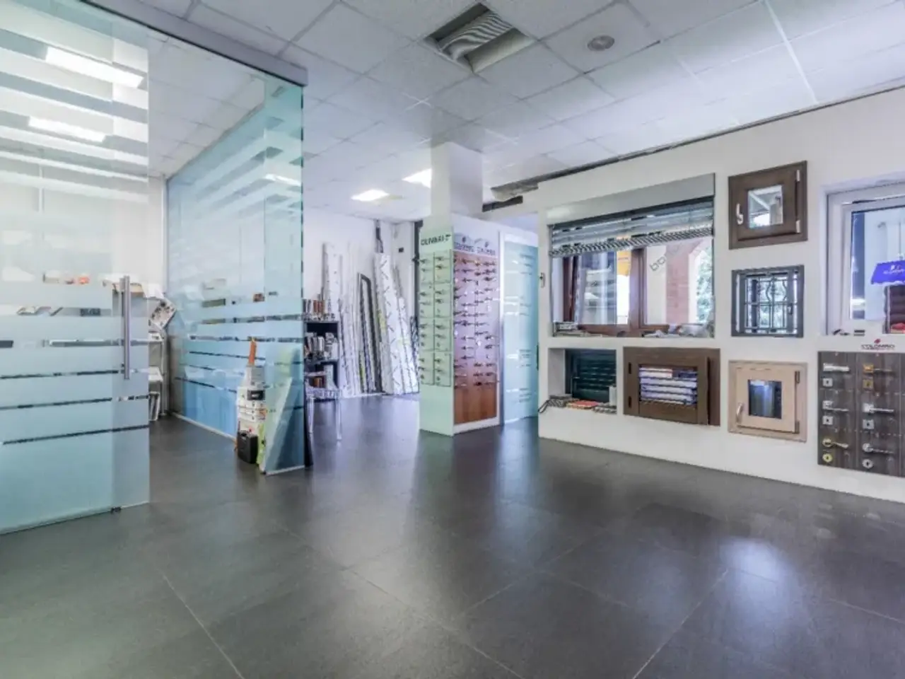 Locale commerciale in Viale Roma, Turate, Como, Lombardia, 22078, Italia, Turate, {3} - Foto 1