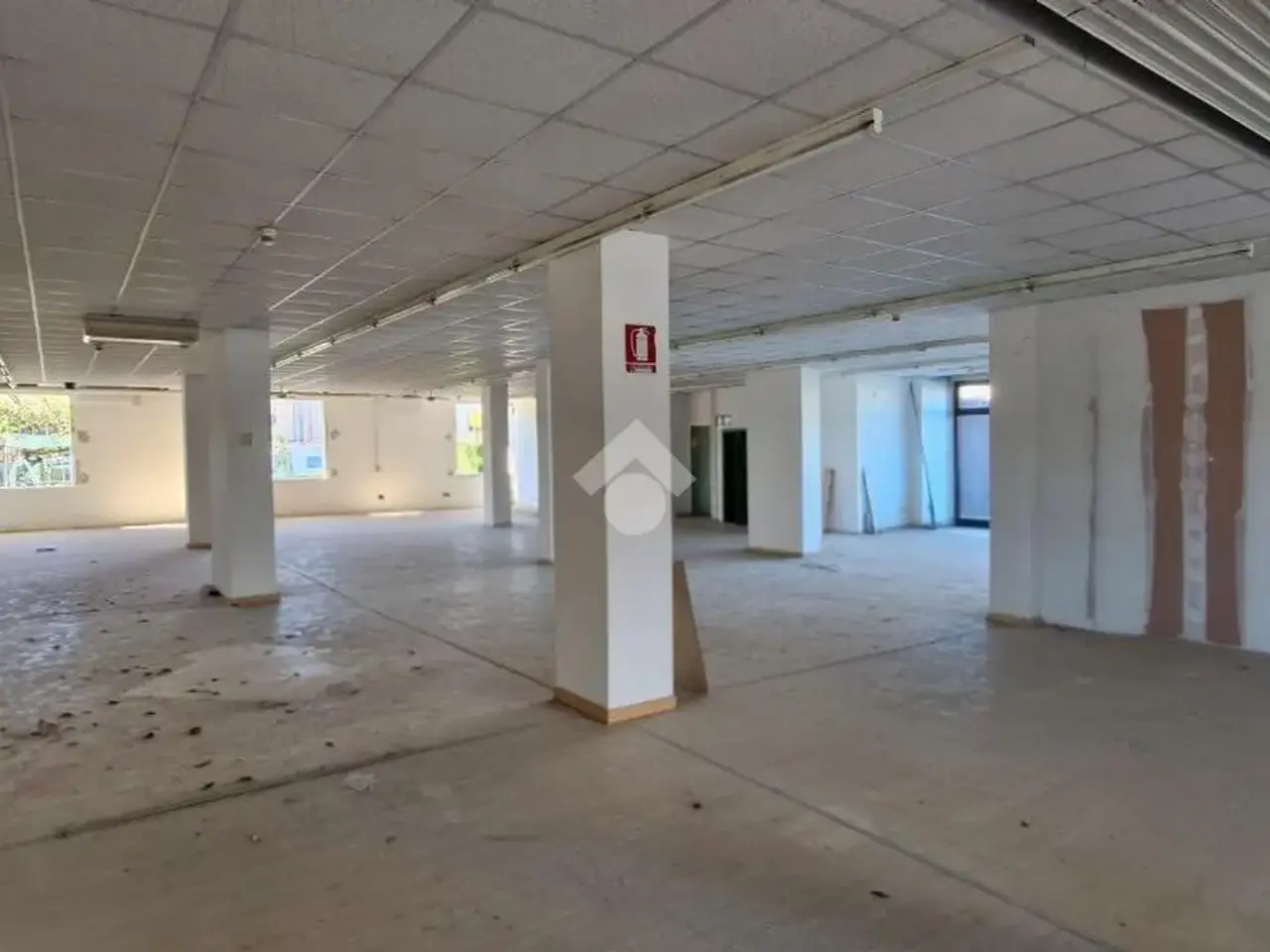 Negozio in Via Montello, Santa Lucia Di Piave, {3} - Foto 1