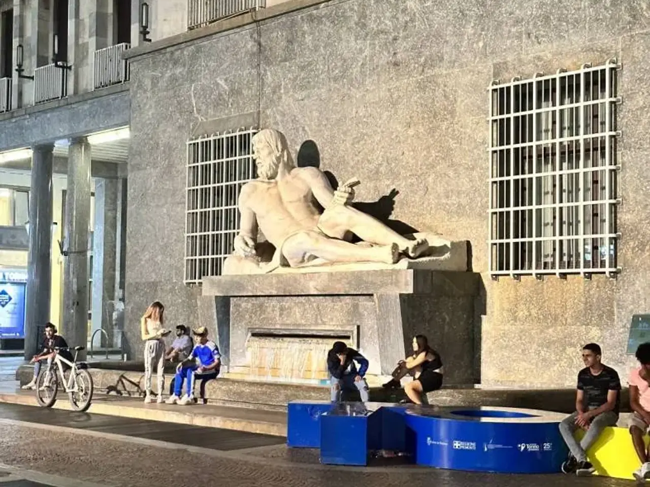Locale commerciale in Via Torino,Milano, Milano, {3} - Foto 2