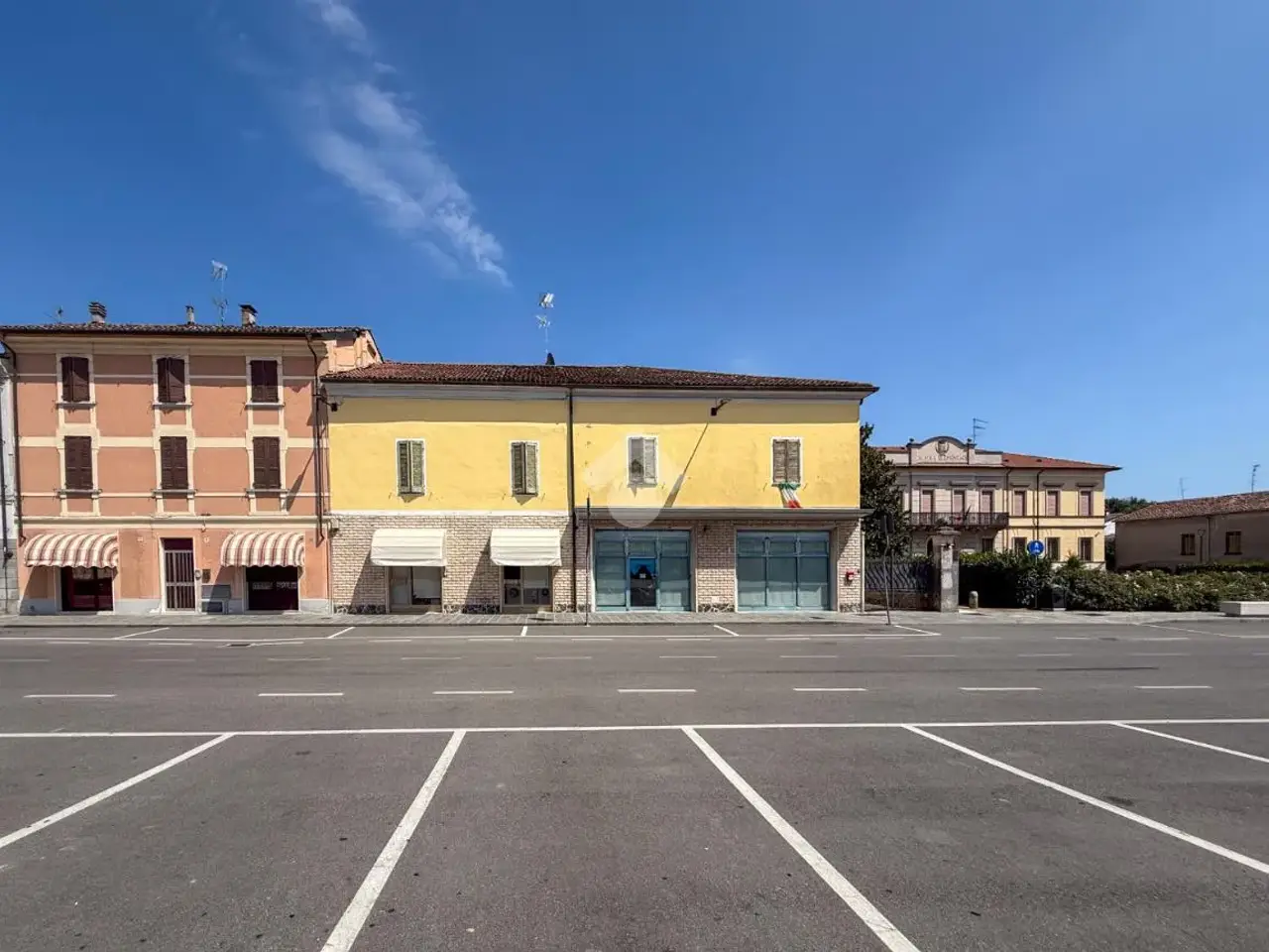 Palazzina commerciale in Piazza Carlo Comaschi 18, Gussola, {3} - Foto 1