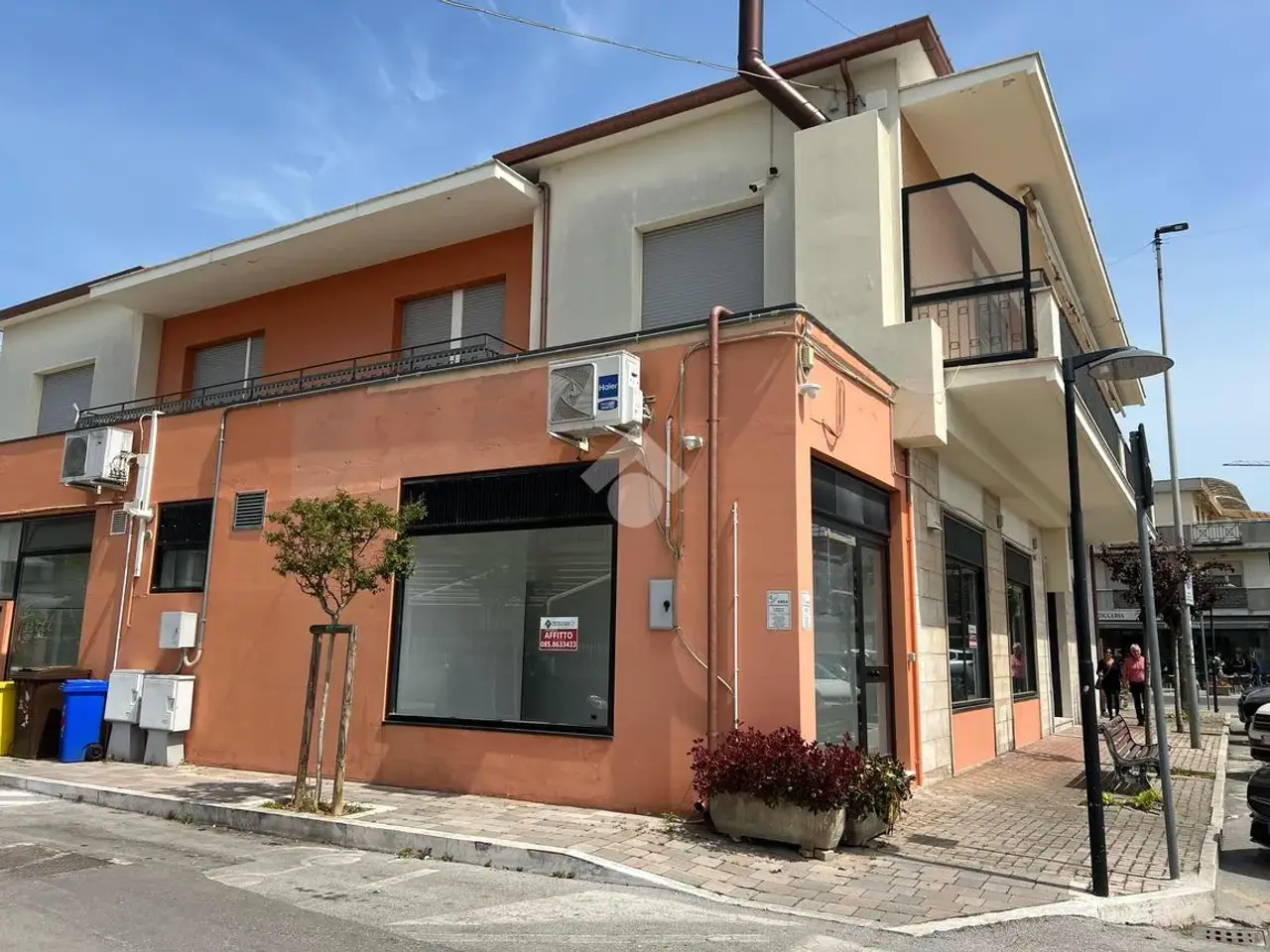 Negozio in Via Nazionale Adriatica 100, Roseto Degli Abruzzi, {3} - Foto 1