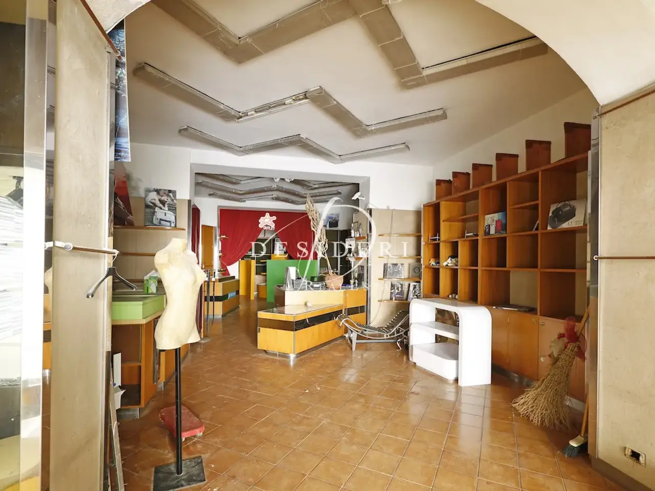 Locale commerciale in Via San Martino 58100 Grosseto, Grosseto, {3} - Foto 1