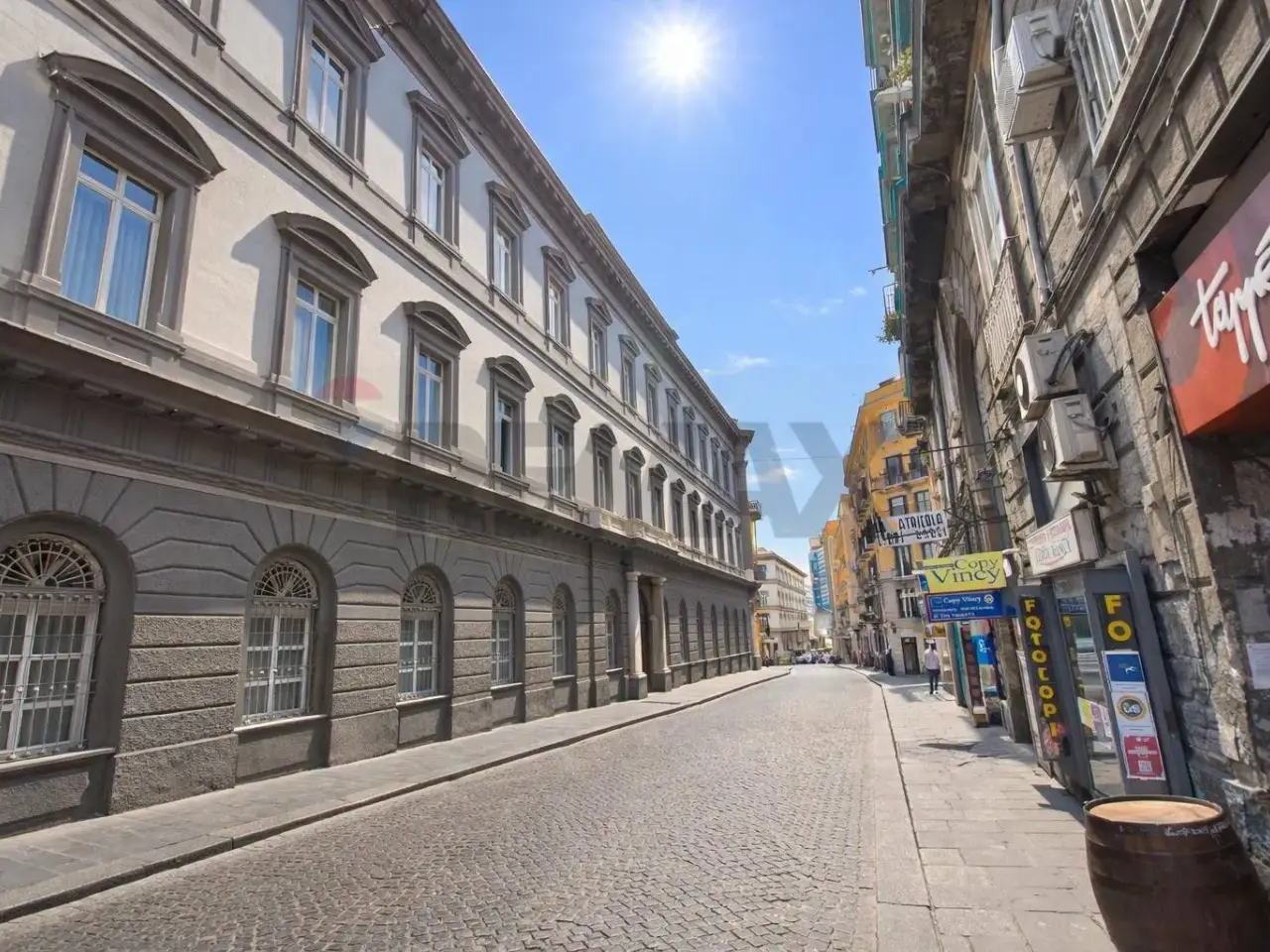 Negozio in Via Mezzocannone 81, Napoli, {3} - Foto 2