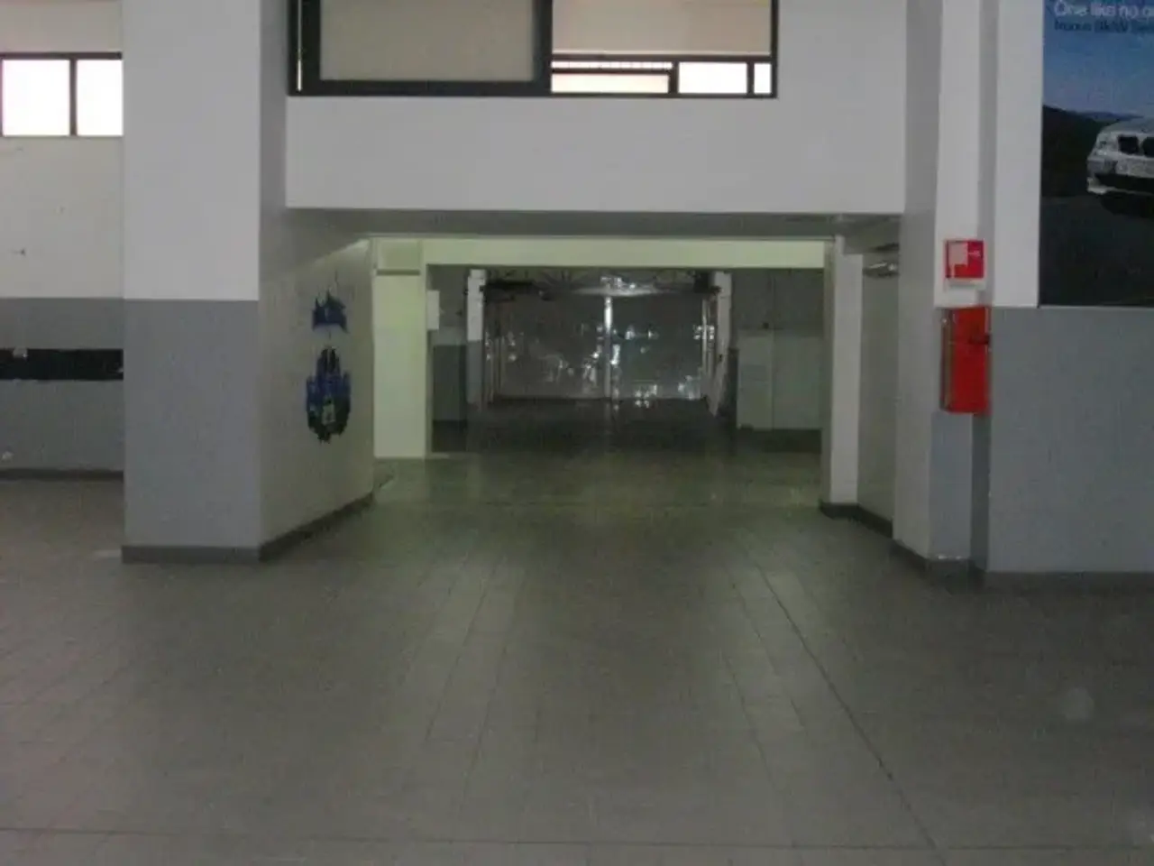 Negozio in Via Palmiro Togliatti 21, Formia, {3} - Foto 1