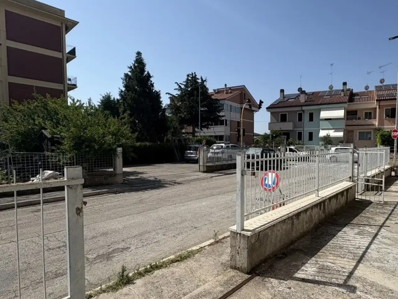 Negozio in Via dei Trecento 49, Civitanova Marche, {3} - Foto 2