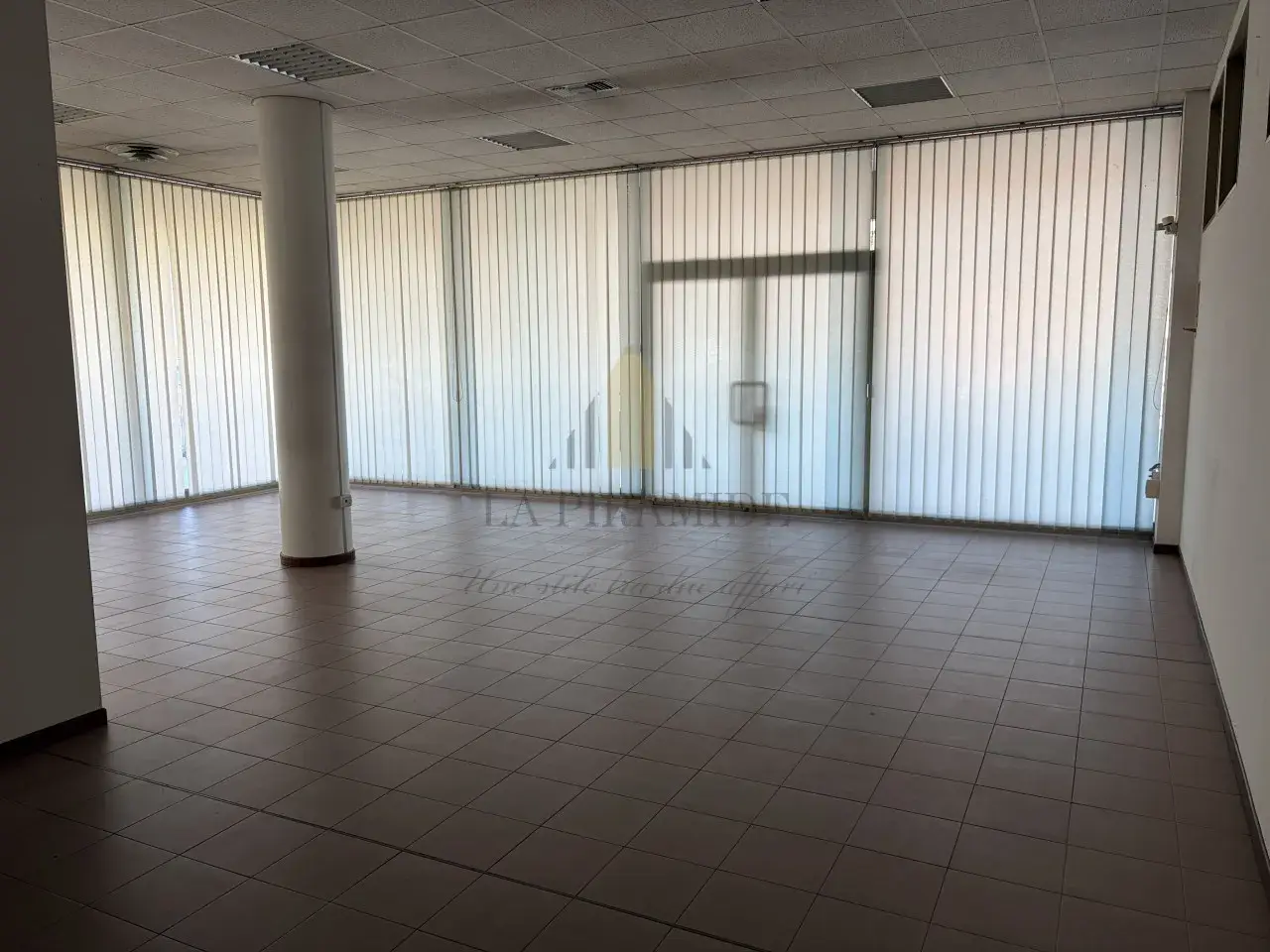Negozio in Zona Stanga Negozio in Affitto Rif. 2040, Padova, {3} - Foto 1