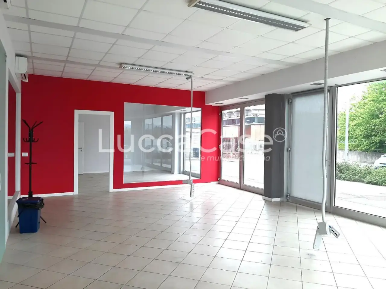Locale commerciale in Sottomonte, Capannori, {3} - Foto 1