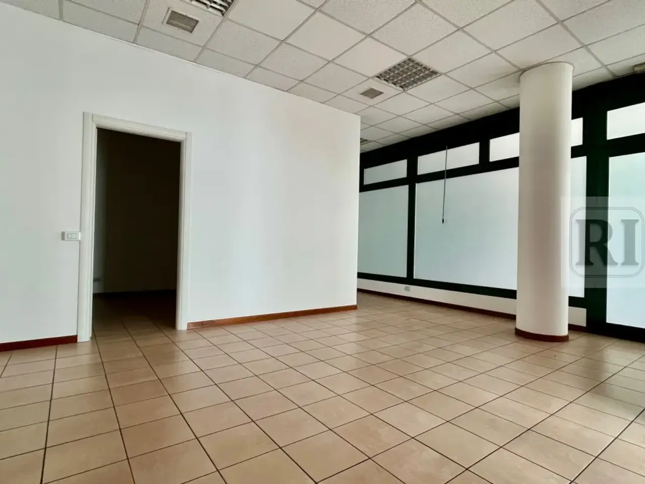 Negozio in , Limena, {3} - Foto 1
