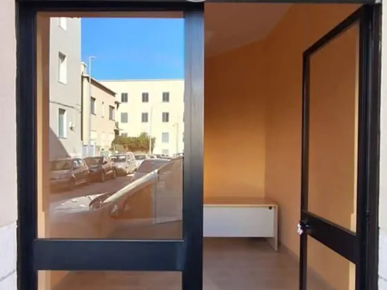 Palazzina commerciale in Via Bebio 64, Trani, {3} - Foto 2