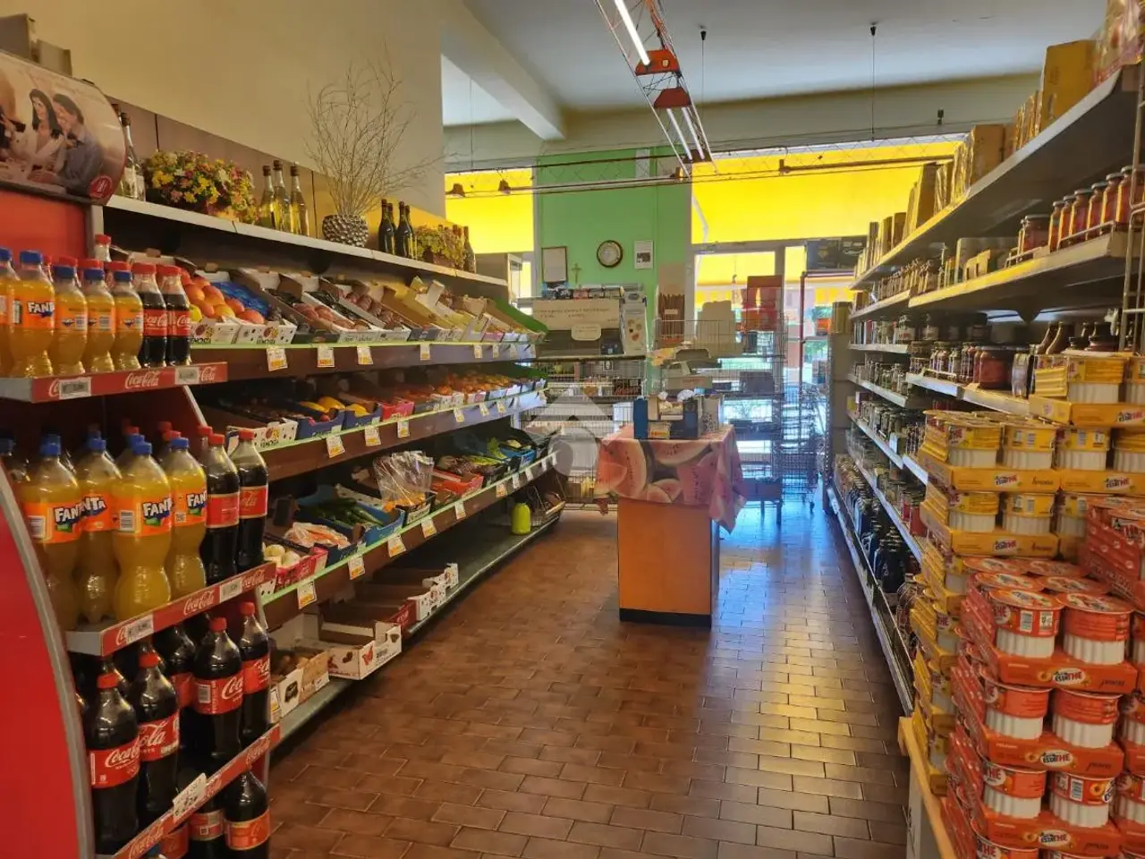 Negozio in Via XXV Aprile 18, Lesignano De' Bagni, {3} - Foto 1