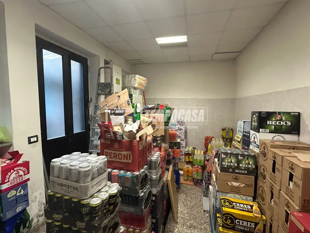Negozio in Via Luigi Cibrario 92, Torino, {3} - Foto 2