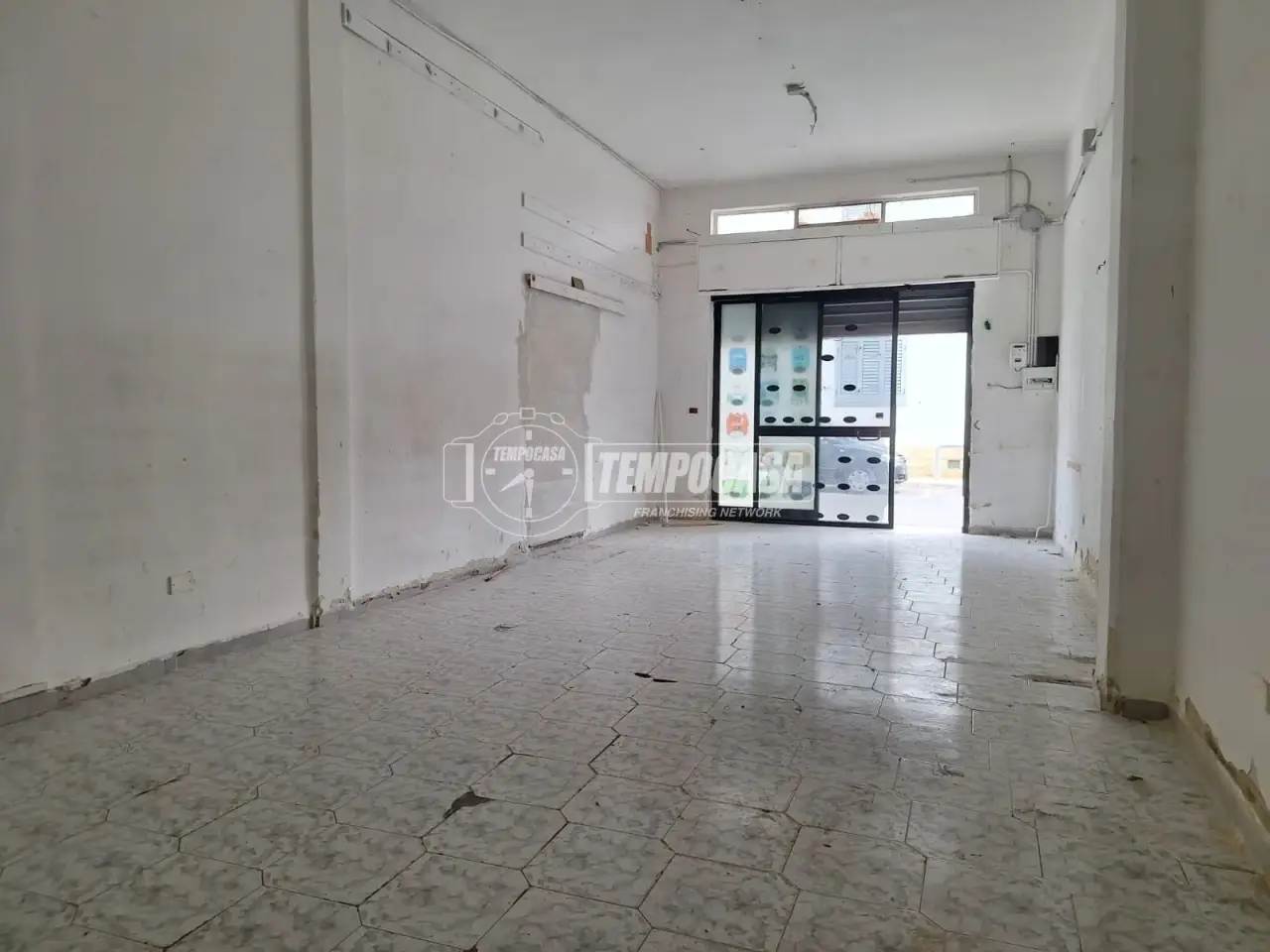 Negozio in Via Pietà, Casamassima, {3} - Foto 1