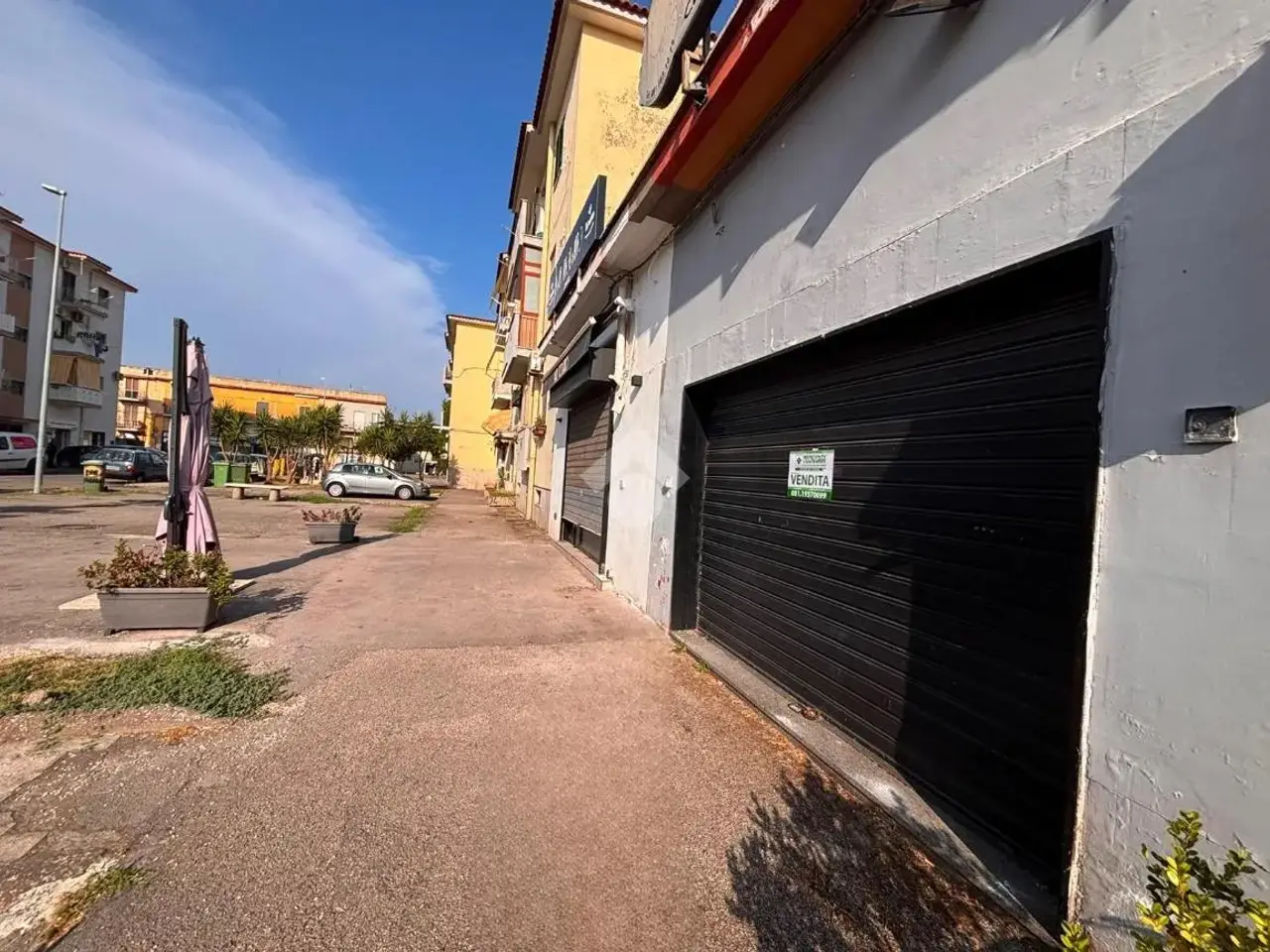 Negozio in Via Antonio Segni 87, Pompei, {3} - Foto 1
