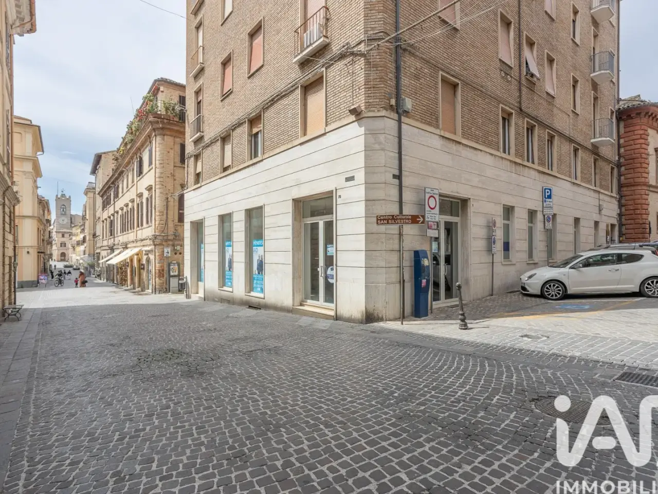 Negozio in Corso Mazzini 73, Osimo, {3} - Foto 1