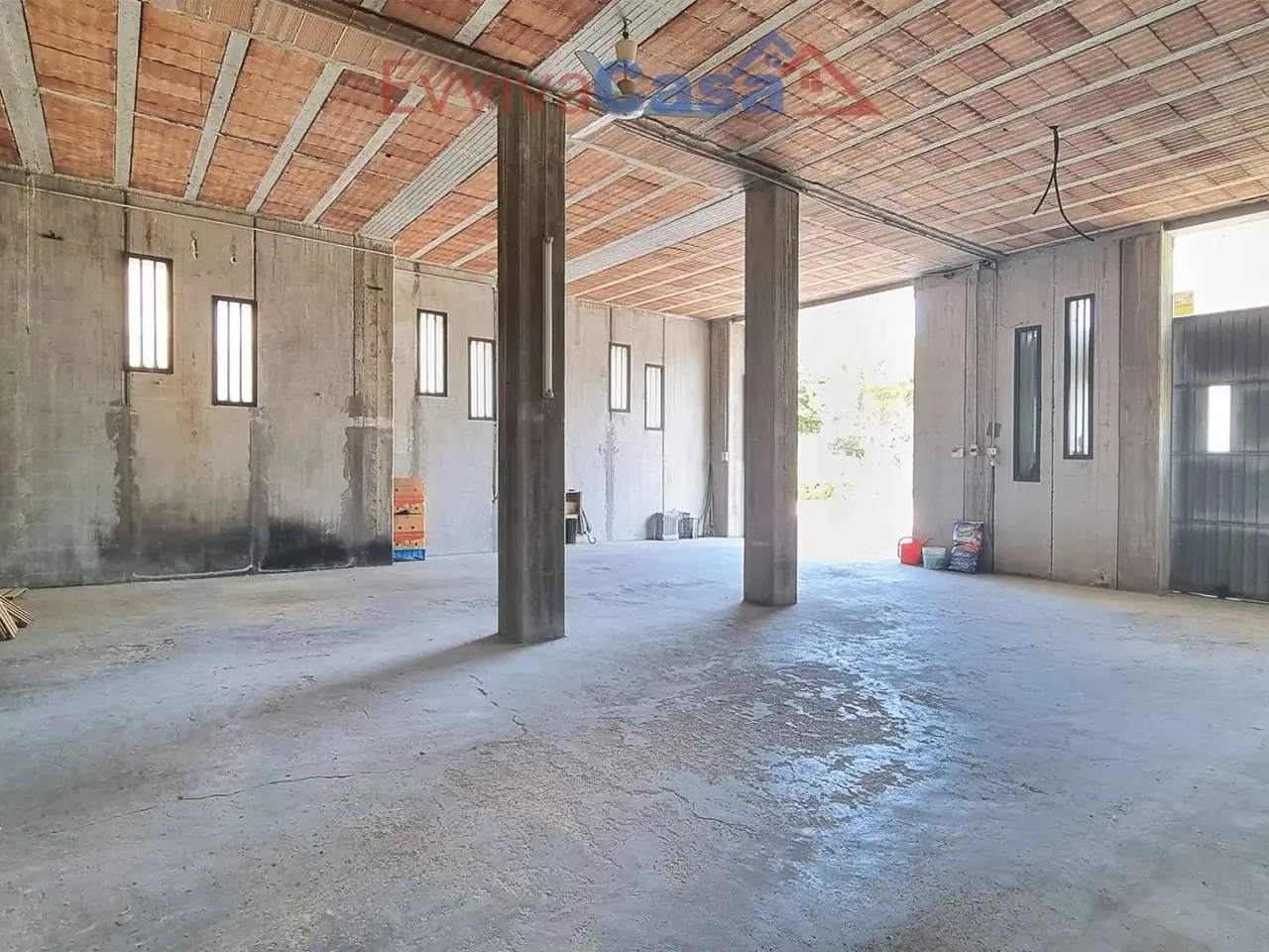 Palazzina commerciale in Via Roncaglia 17, San Lorenzo In Campo, {3} - Foto 1