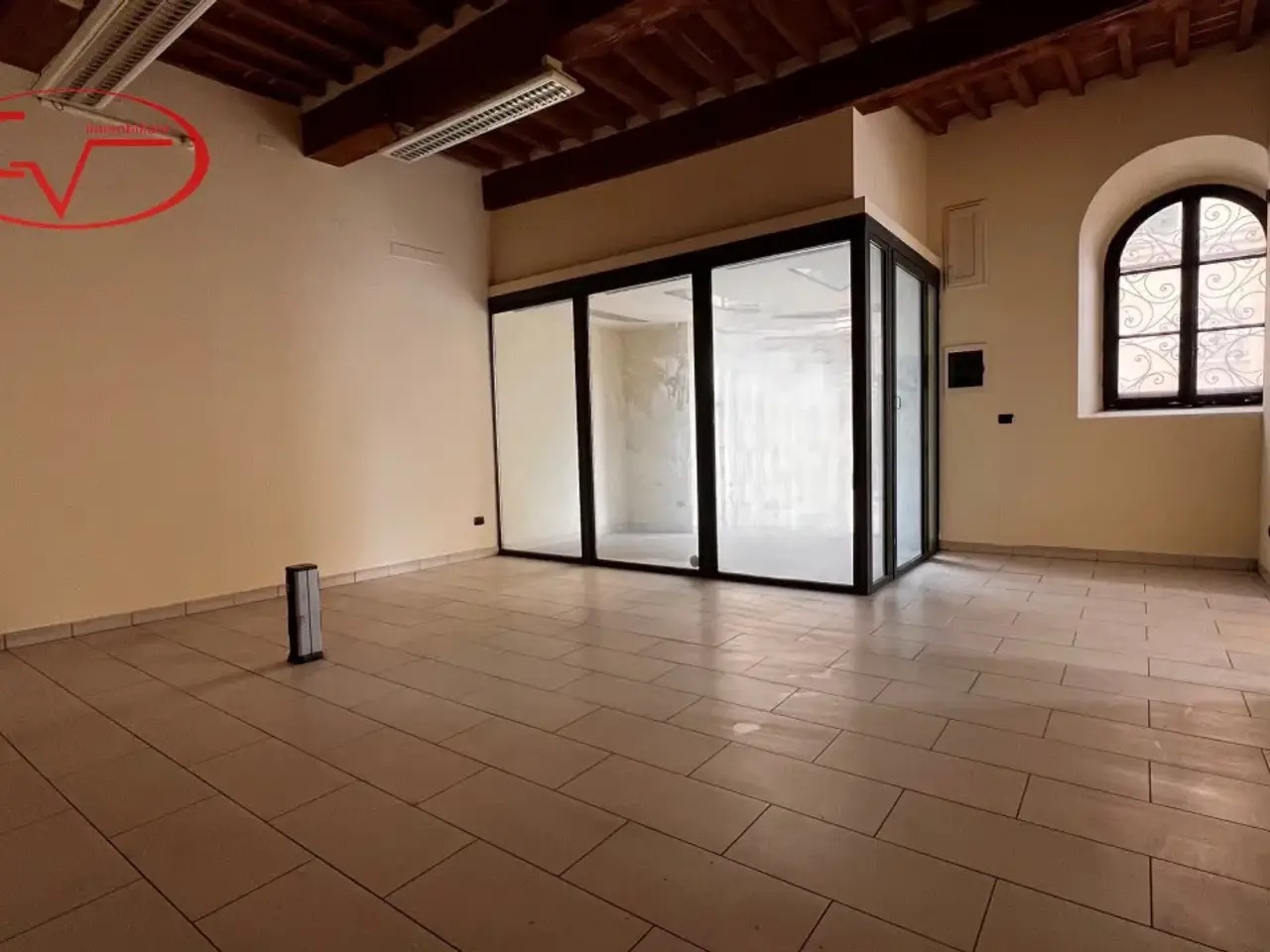 Negozio in Via Ammiraglio Burzagli, Montevarchi, {3} - Foto 1