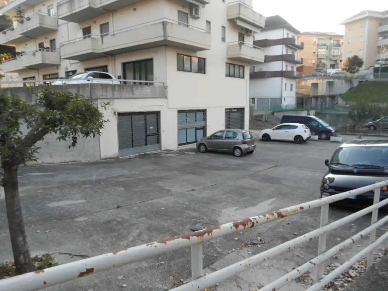 Negozio in Piazza Dari, Folignano, {3} - Foto 2