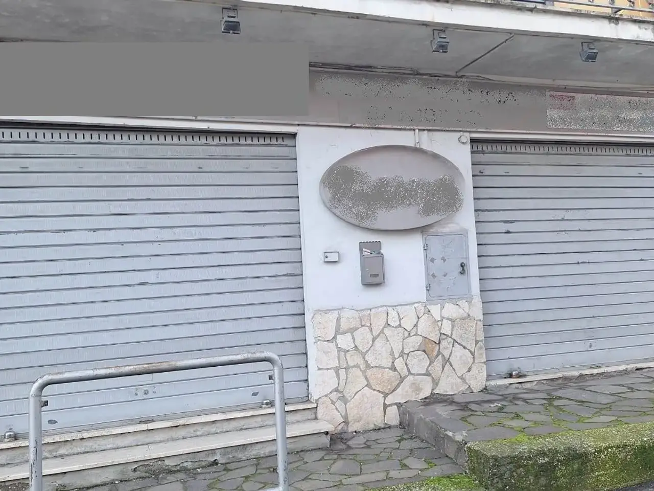 Negozio in Via Girardi, Castelnuovo Di Porto, {3} - Foto 2