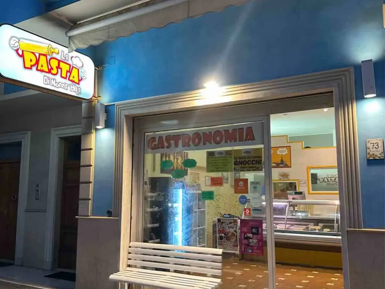 Esercizio commerciale in Via del Mare 73, San Benedetto Del Tronto, {3} - Foto 2