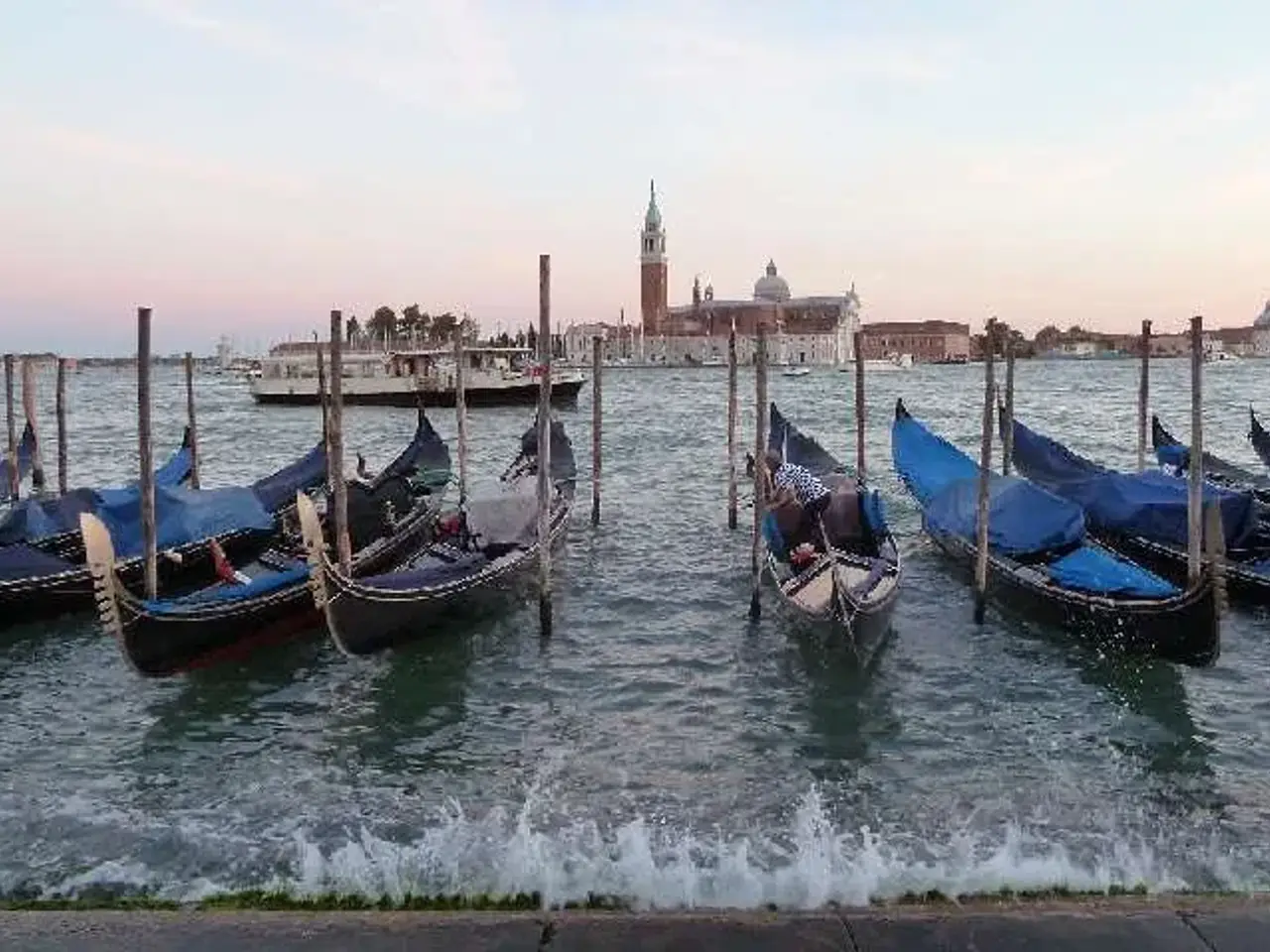 Negozio in Piazza San Marco, Venezia, {3} - Foto 2