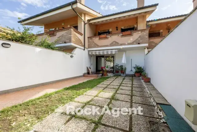 Villa a schiera in {3}, Via Gennaro Maffettone 79a - Foto 1