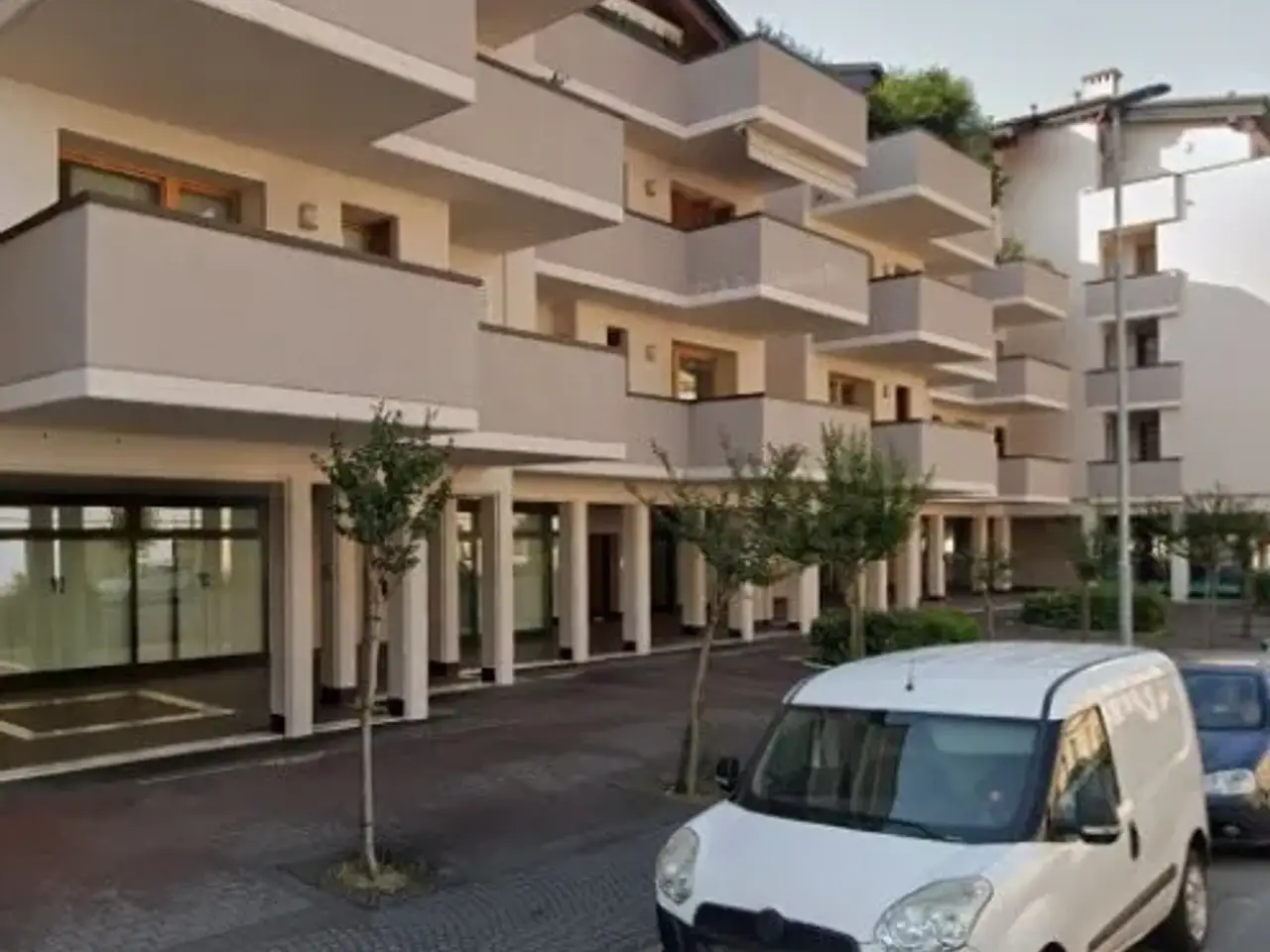 Negozio in Viale Alcide De Gasperi 2/l, Darfo Boario Terme, {3} - Foto 2