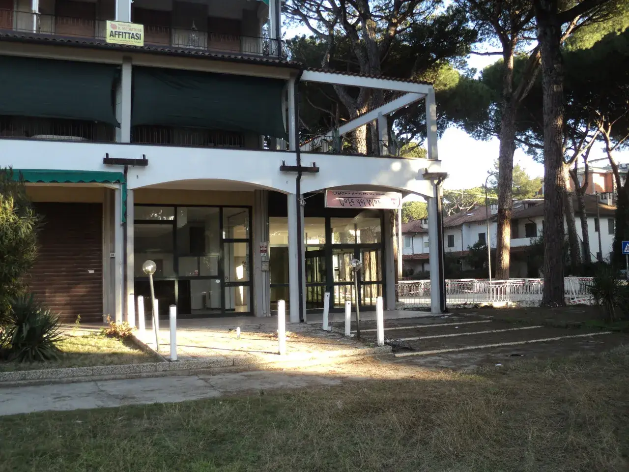 Negozio in Largo Caravaggio 35, Comacchio, {3} - Foto 1