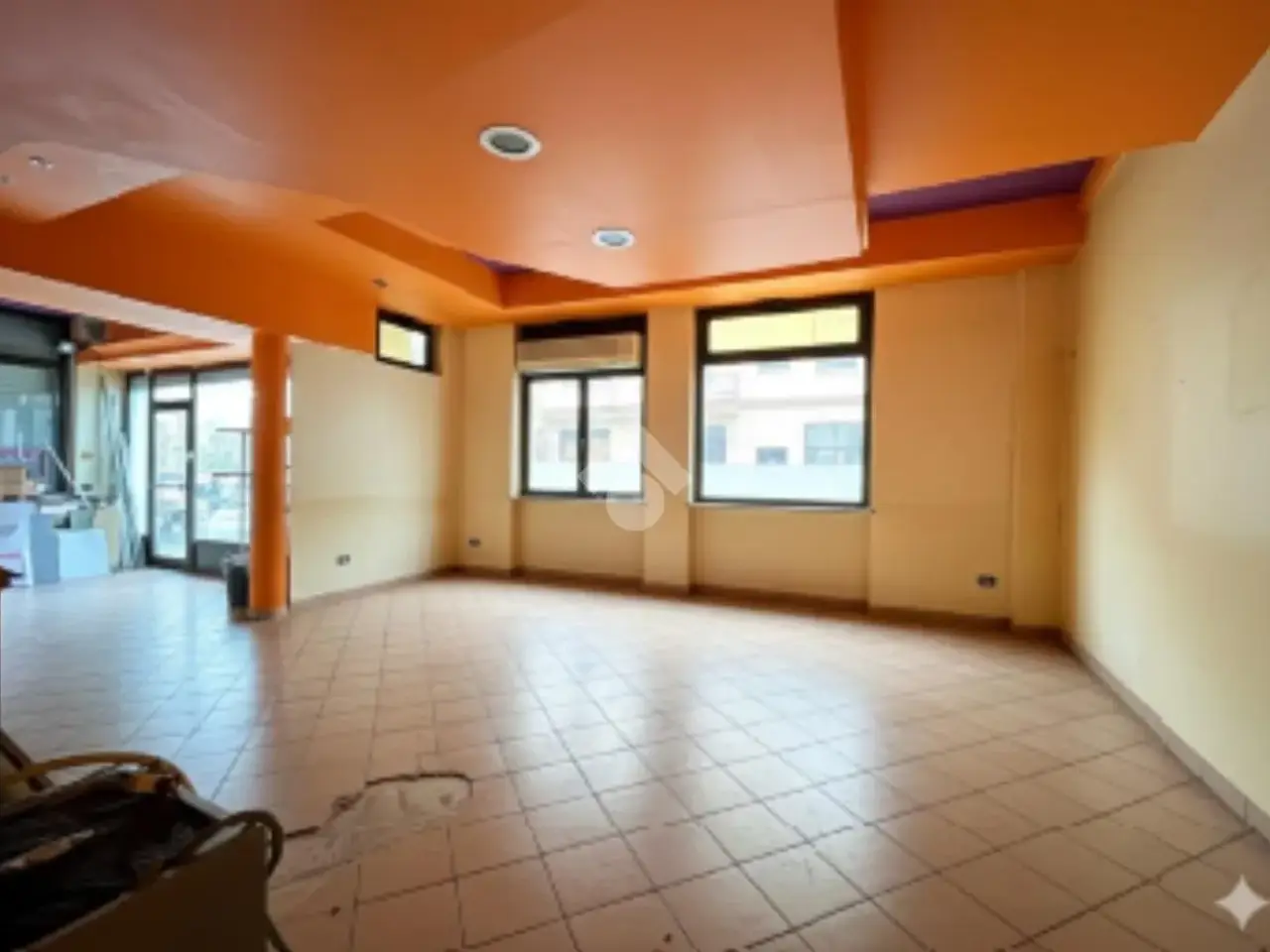 Negozio in Via Ammiraglio Burzagli 145, Montevarchi, {3} - Foto 2