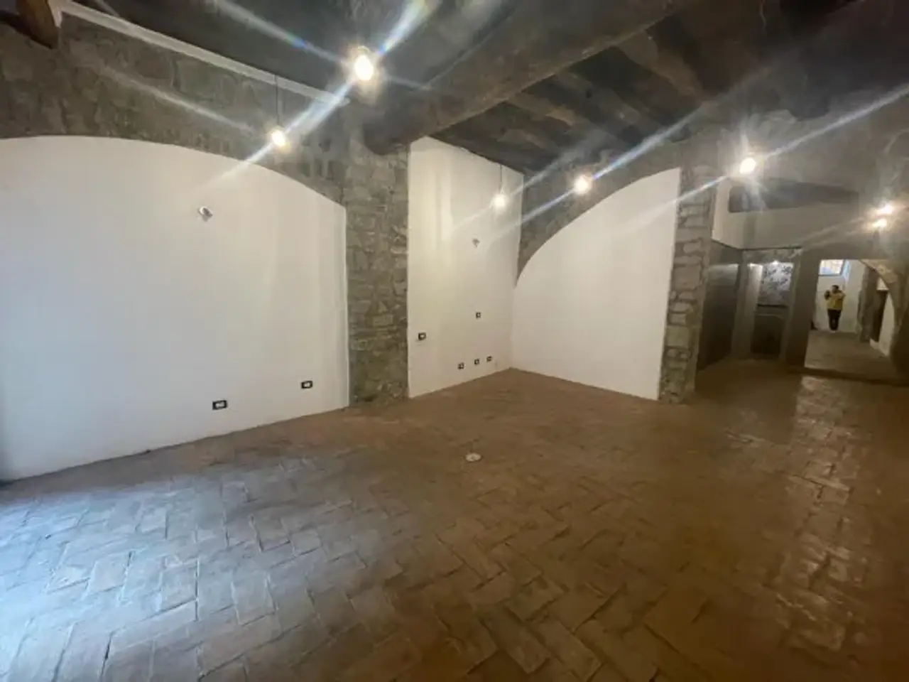 Negozio in Via Aurelio Saffi, Viterbo, {3} - Foto 1