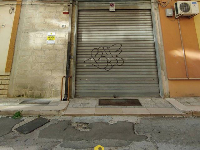 Garage or car box in Via Alfredo Cappellini, Altamura - Photo 1