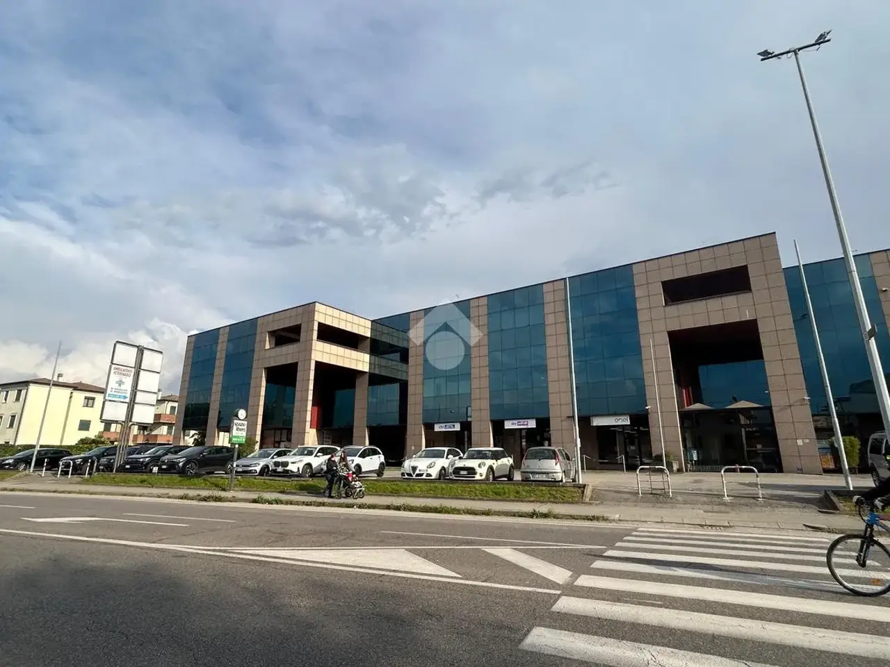 Ufficio in Strada Statale Verso Verona 1, Vicenza, {3} - Foto 1