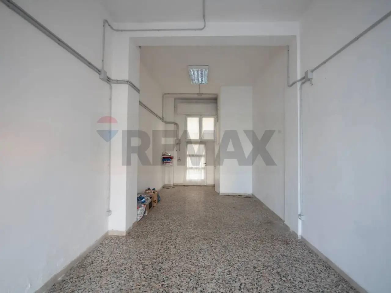 Negozio in Piazza Cameranesi 12, Senigallia, {3} - Foto 1