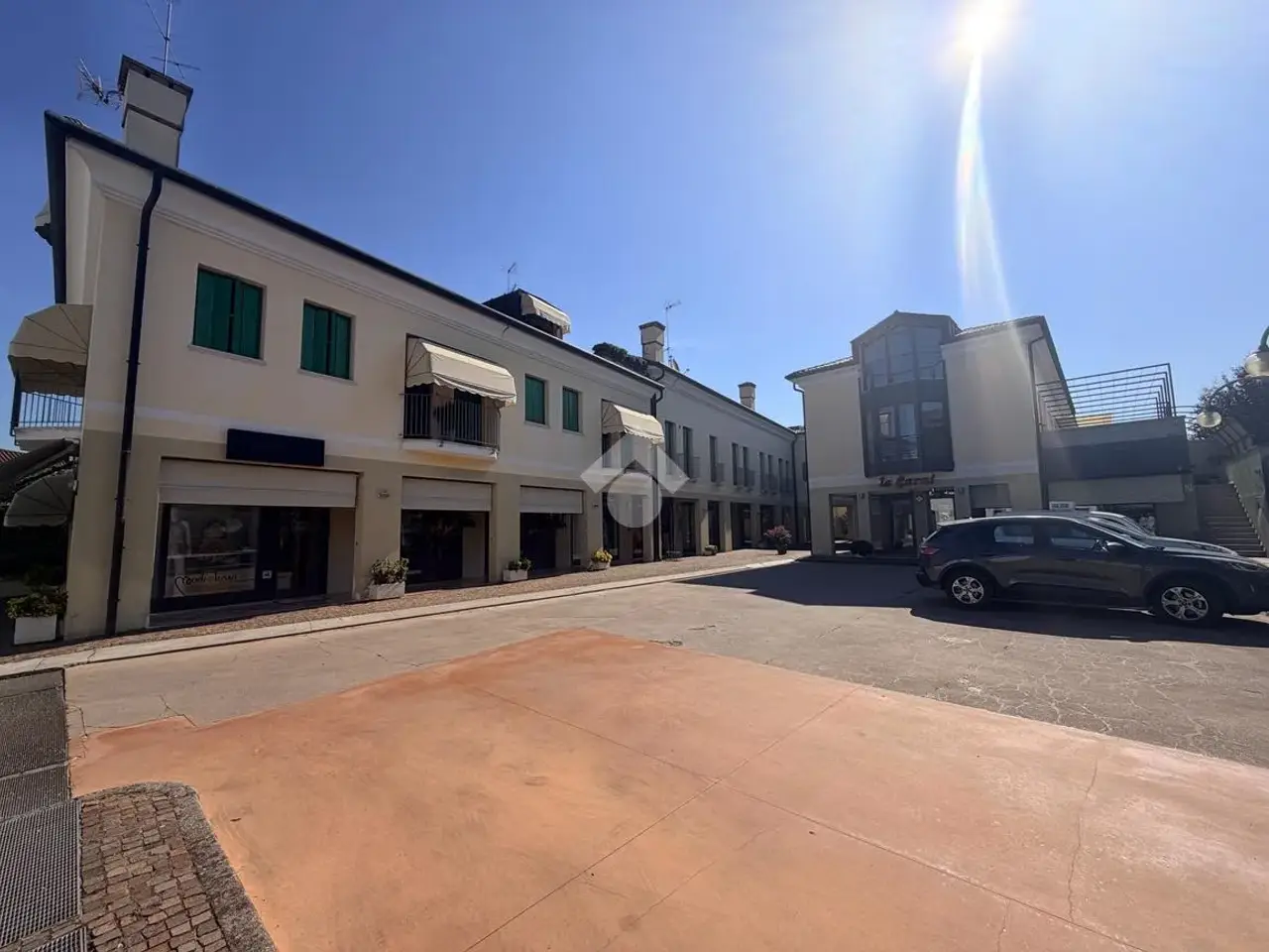 Negozio in Via Piave 24, Caerano Di San Marco, {3} - Foto 1