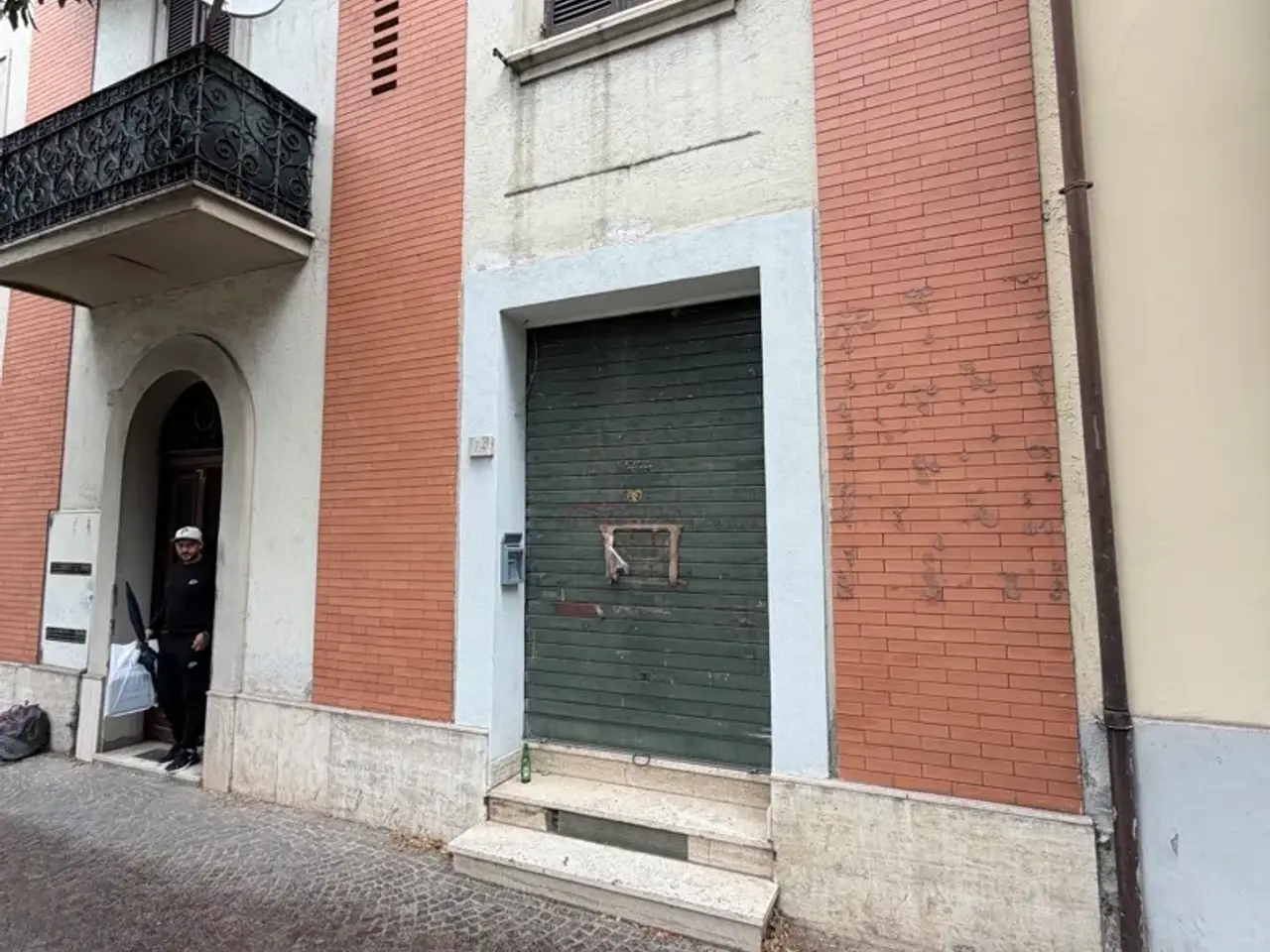 Negozio in Viale Curio Dentato 74, Terni, {3} - Foto 1