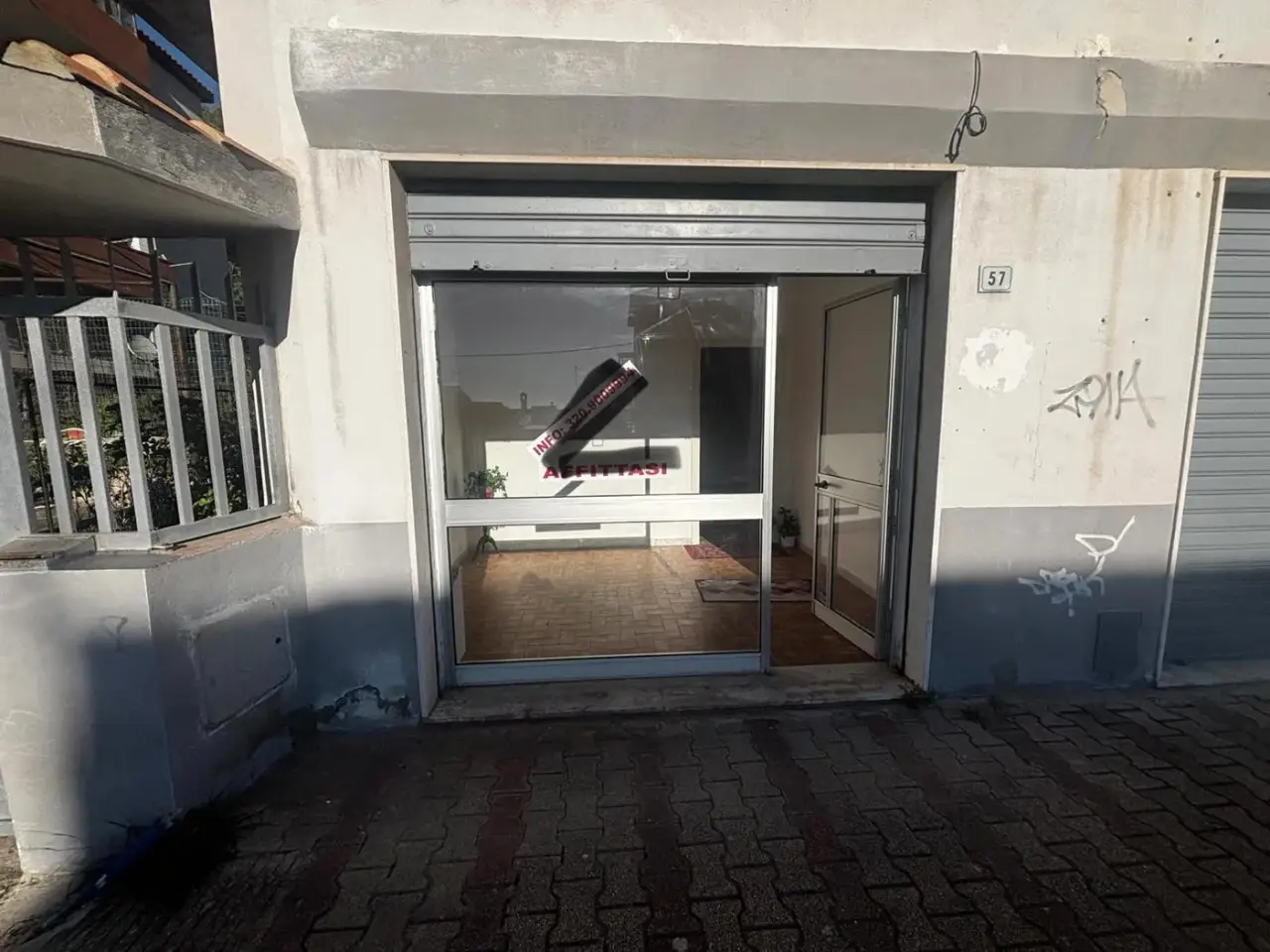 Negozio in Via Luguria  55, Carbonia, {3} - Foto 1