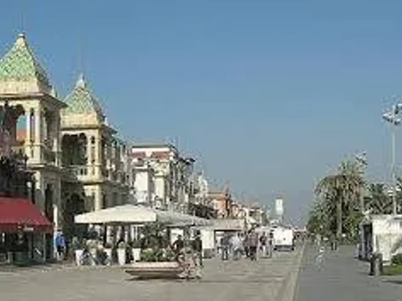 Locale commerciale in Viale Giosuè Carducci 53, Viareggio, Viareggio, {3} - Foto 2