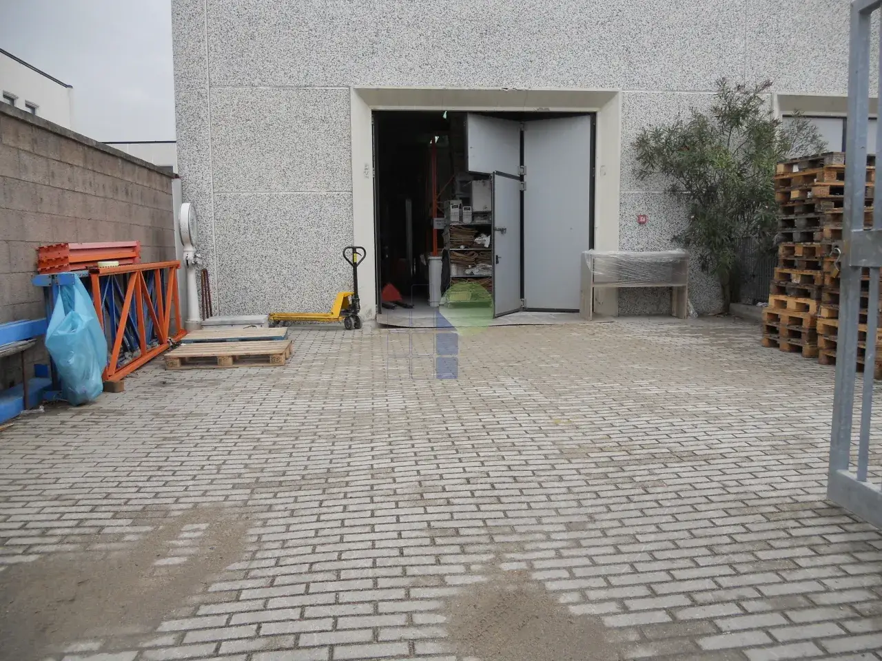 Capannone in Via Guarini, Livorno, {3} - Foto 1