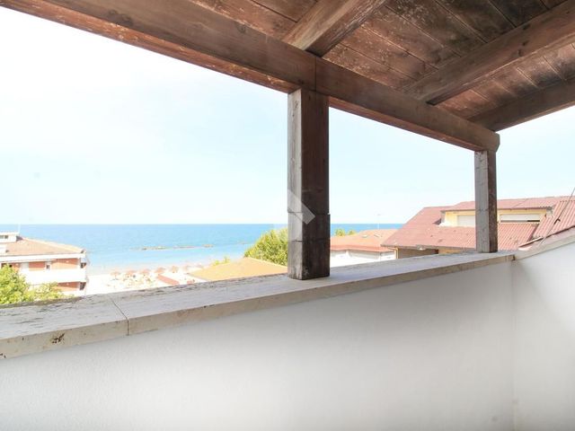 3-room flat in Viale Gabriele d'Annunzio 60, Francavilla al Mare - Photo 1