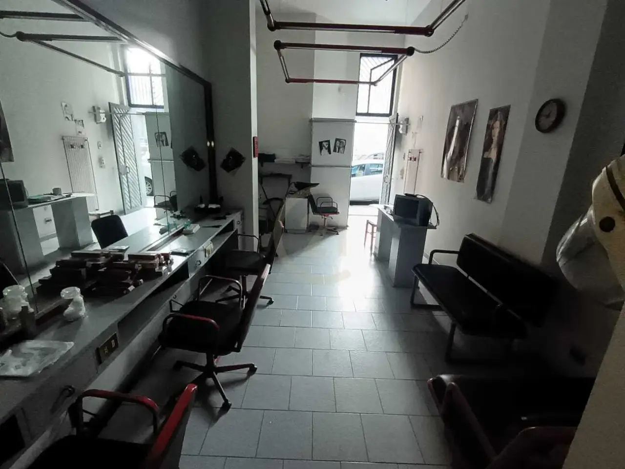 Parrucchiere in Via Circumvallaz 250, Paterno', {3} - Foto 2