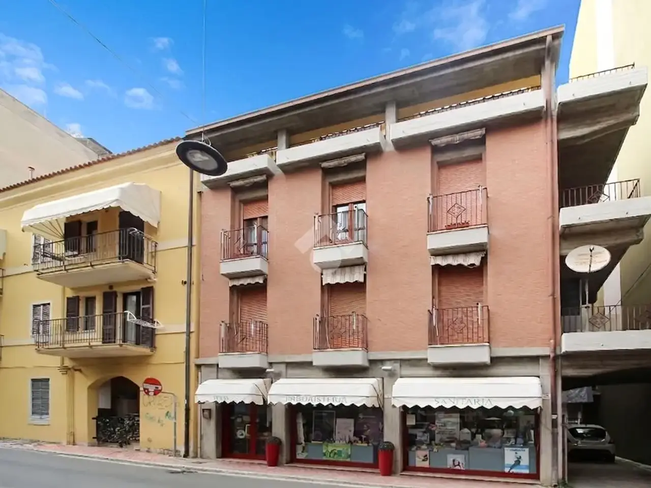 Negozio in Via Laureati 21, Grottammare, {3} - Foto 1