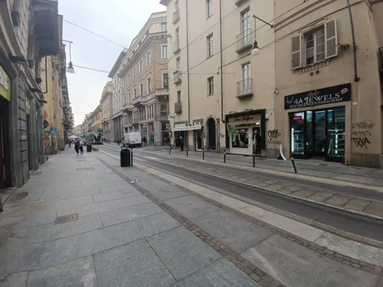 Negozio in Via San Francesco d'Assisi 4, Torino, {3} - Foto 1