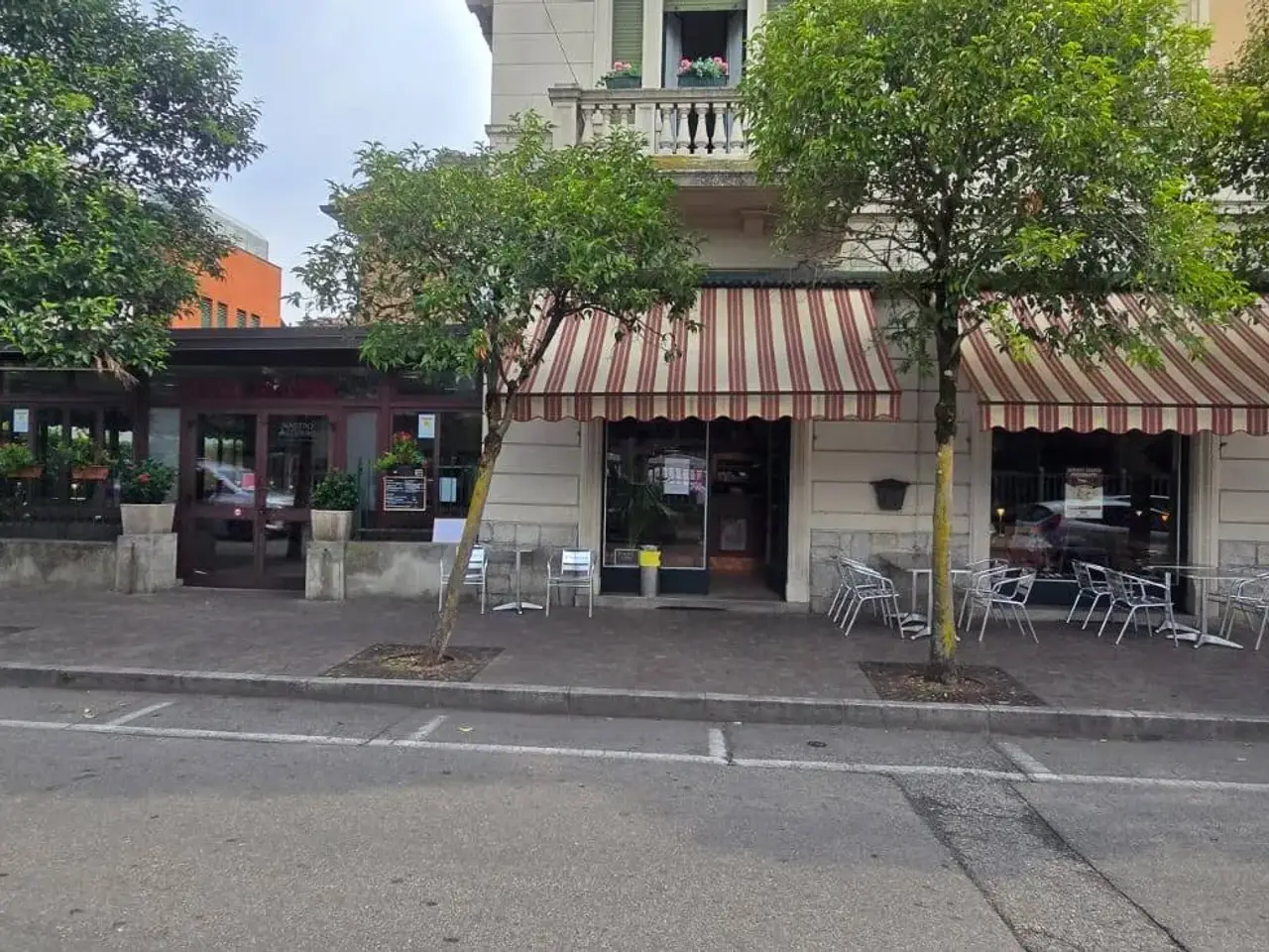 Esercizio commerciale in Via Garibaldi 37, Laveno Mombello, {3} - Foto 1