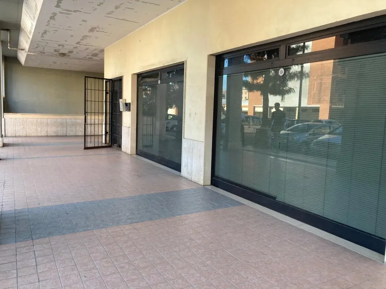 Ufficio in Via Oslavia 41, Latina, {3} - Foto 1
