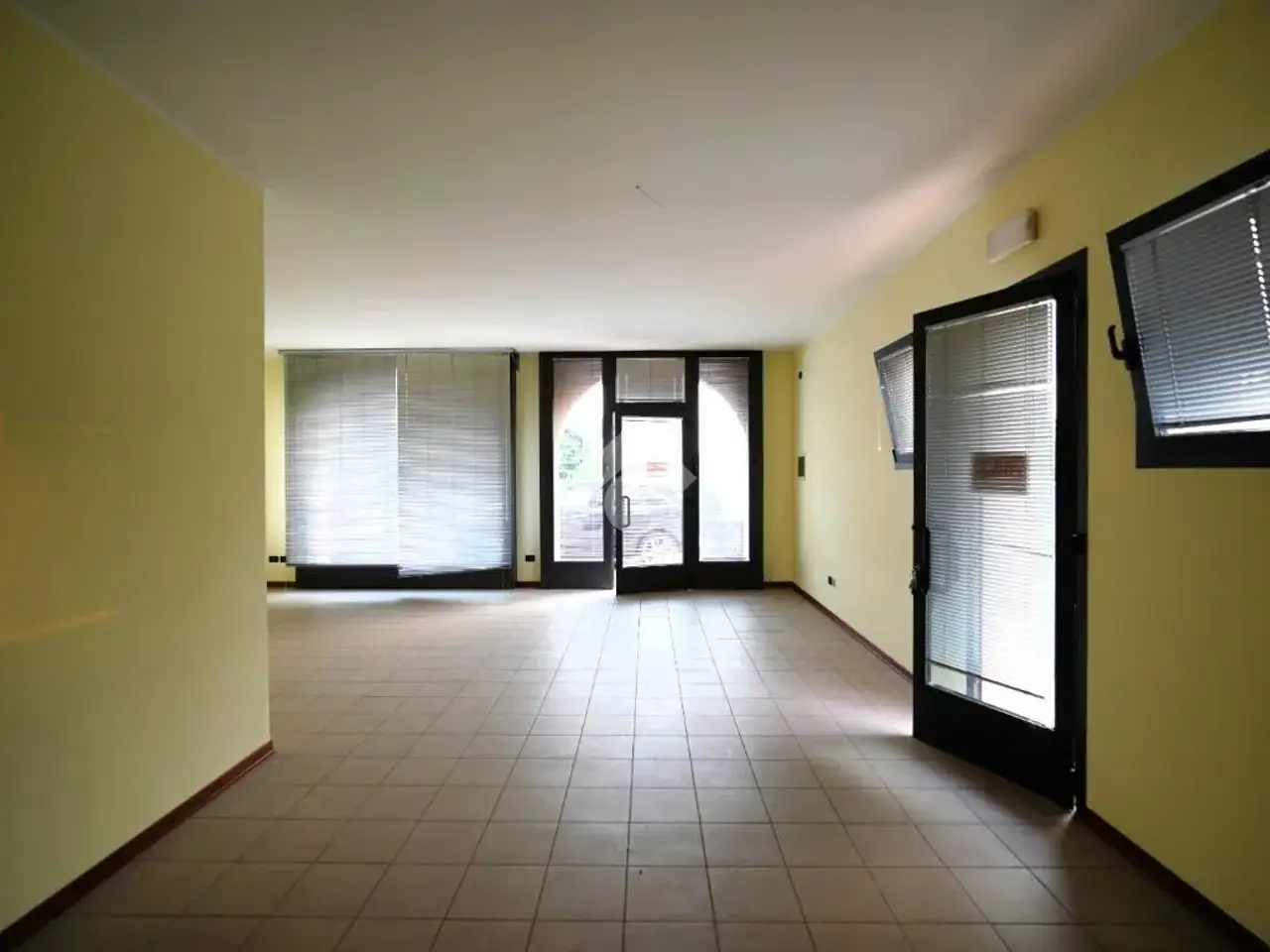 Negozio in Pero Via Luigi Einaudi 3, Breda Di Piave, {3} - Foto 1