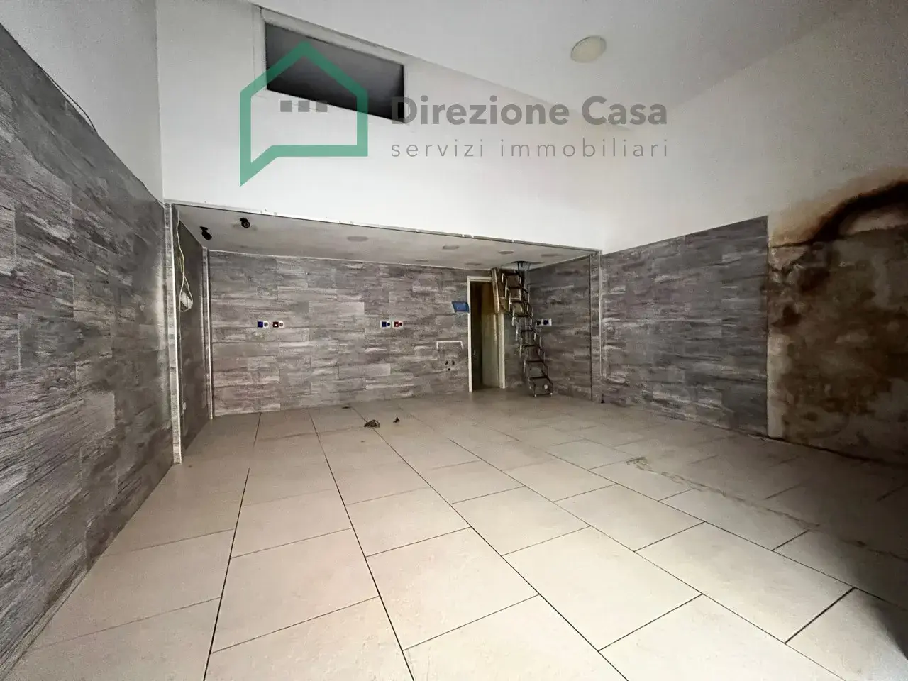 Negozio in Via Parma, Napoli, {3} - Foto 2