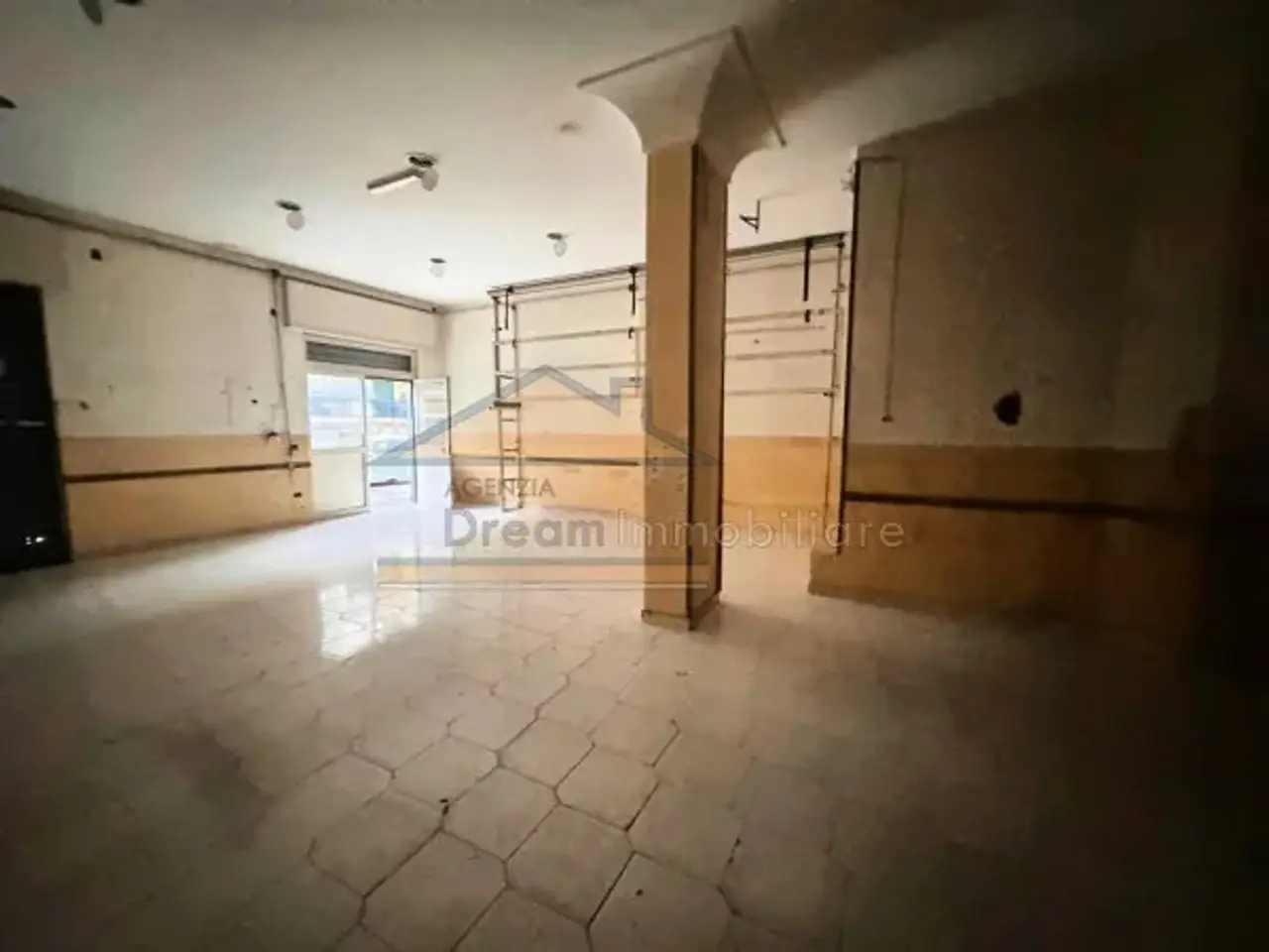 Negozio in Via Giardini, Giugliano In Campania, {3} - Foto 1