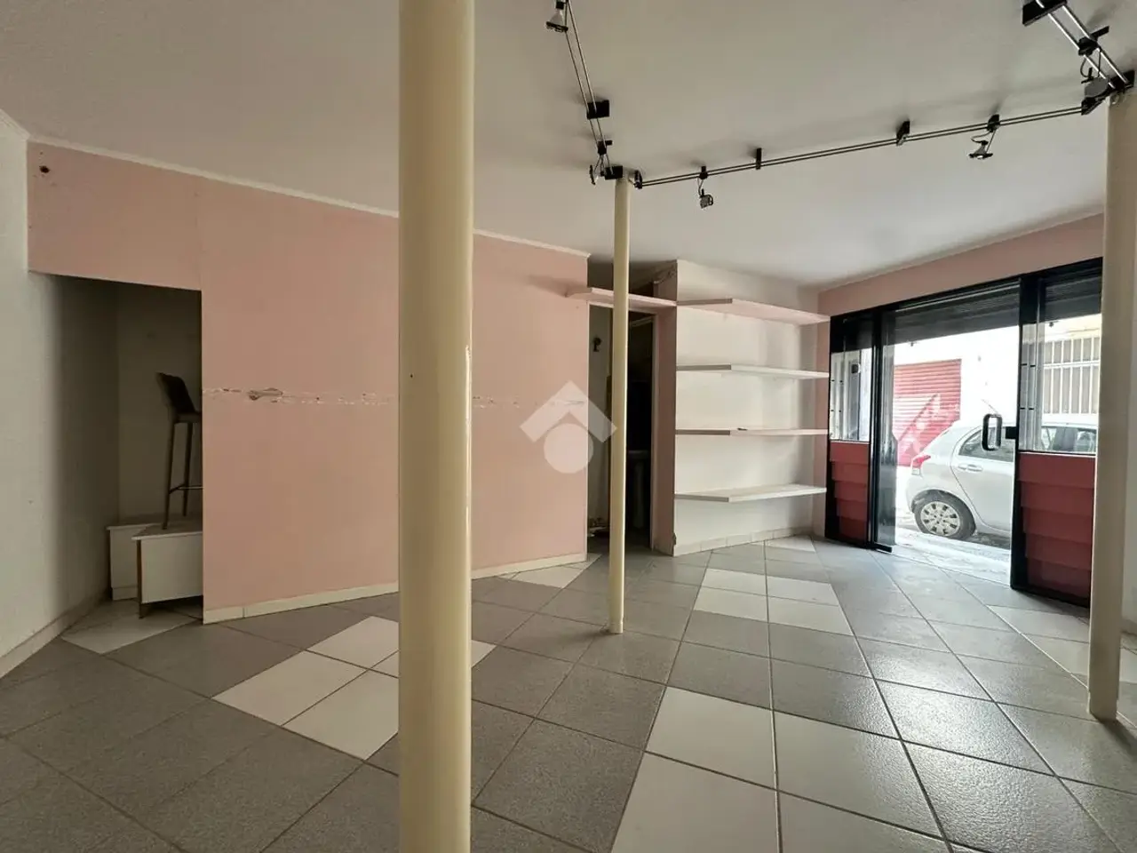 Negozio in Via Aurelio Saffi 8, Cerignola, {3} - Foto 1