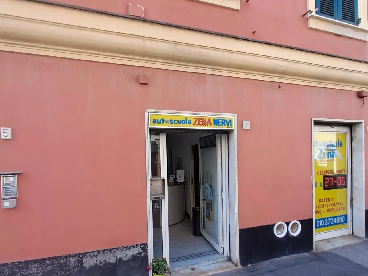Palazzina commerciale in Via Guglielmo Oberdan 5 - 7r, Genova, {3} - Foto 1